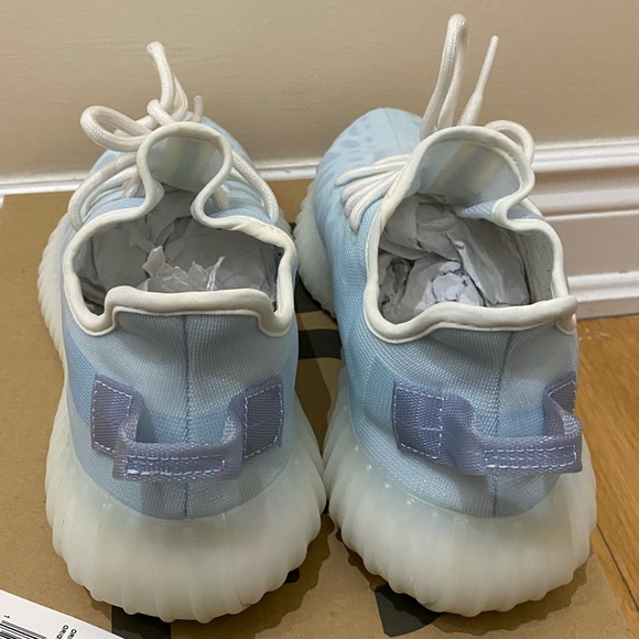 Yeezy Mono ice size 7 mens/8.5 womens - Picture 3 of 7